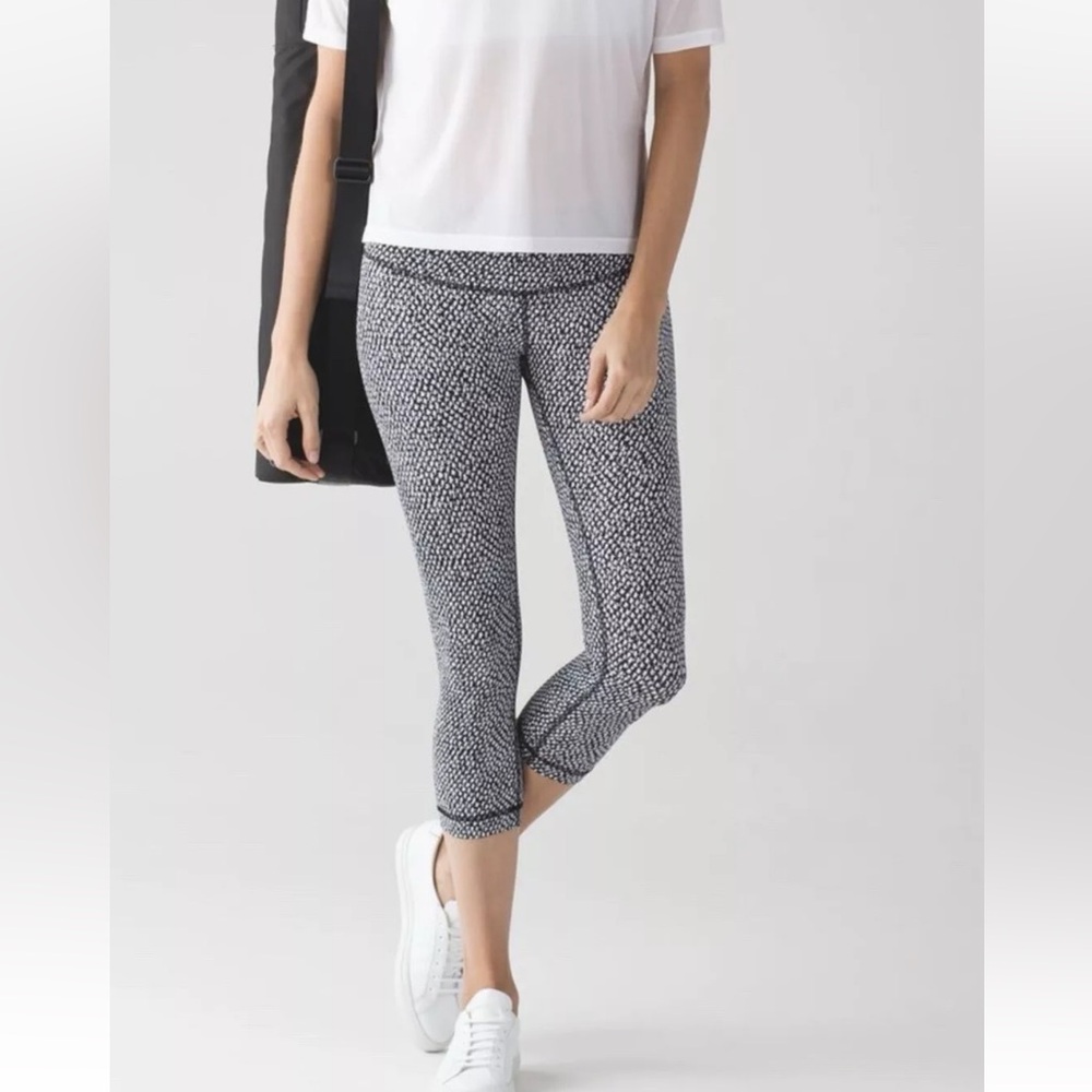 Sz 6 Lululemon Wunder Under 22” Leggings Scatter Star Arctic Black Luxstreme